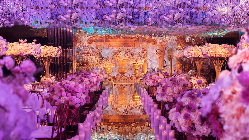  p>芭菲婚礼是芭菲盛宴环球餐饮集团旗下,是一个婚礼服务一站式婚礼