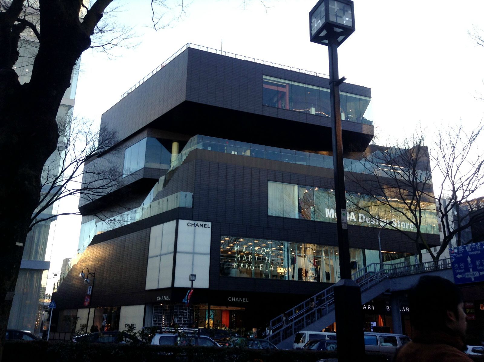  p>表参道是日本的地名,离 a target="_blank" href="/item/涩谷