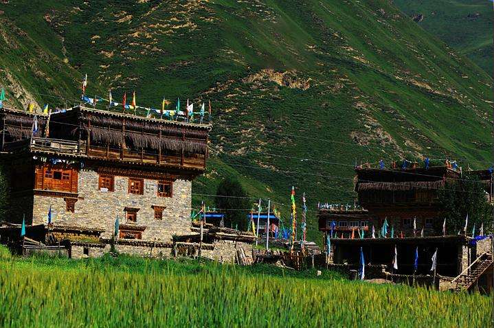  p>色尔古镇位于黑水县 a target="_blank" href="/item/东南/80123"