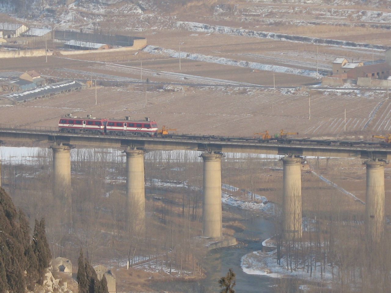  p>谢家店特大桥: 位于辛泰铁路源迁站～南博山站间,中心里程为60公里