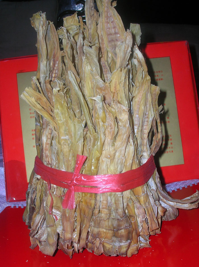  p data-id="gnzrh53g2m">马蹄笋( i>bambusa