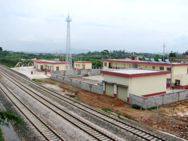  p>贺街站,是洛湛铁路上的一个站点,位于贺街镇西南村,为铁路会让站.