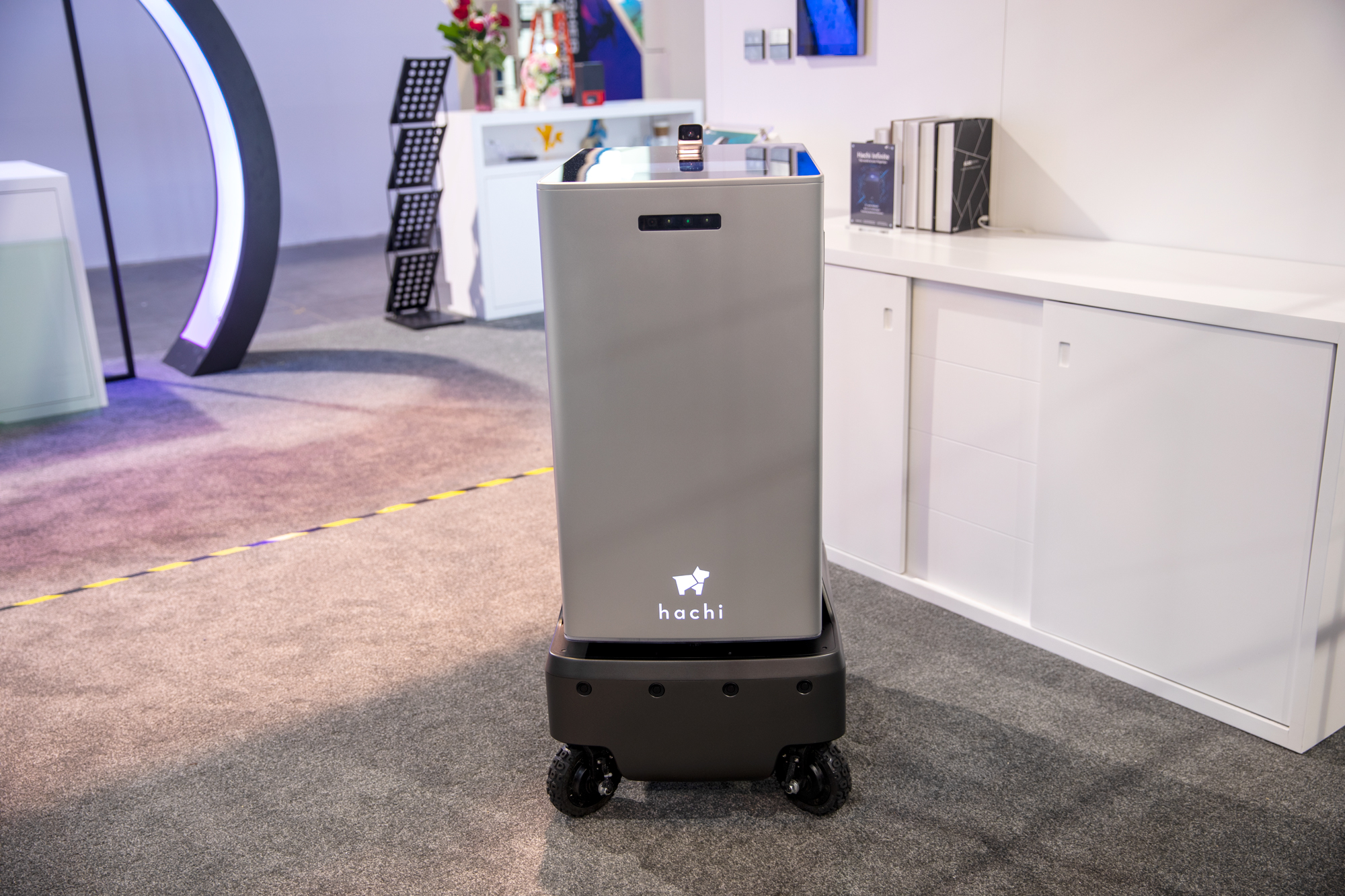  p>hachi delight是全国首款人居场景深度定制的智能配送物流机器人