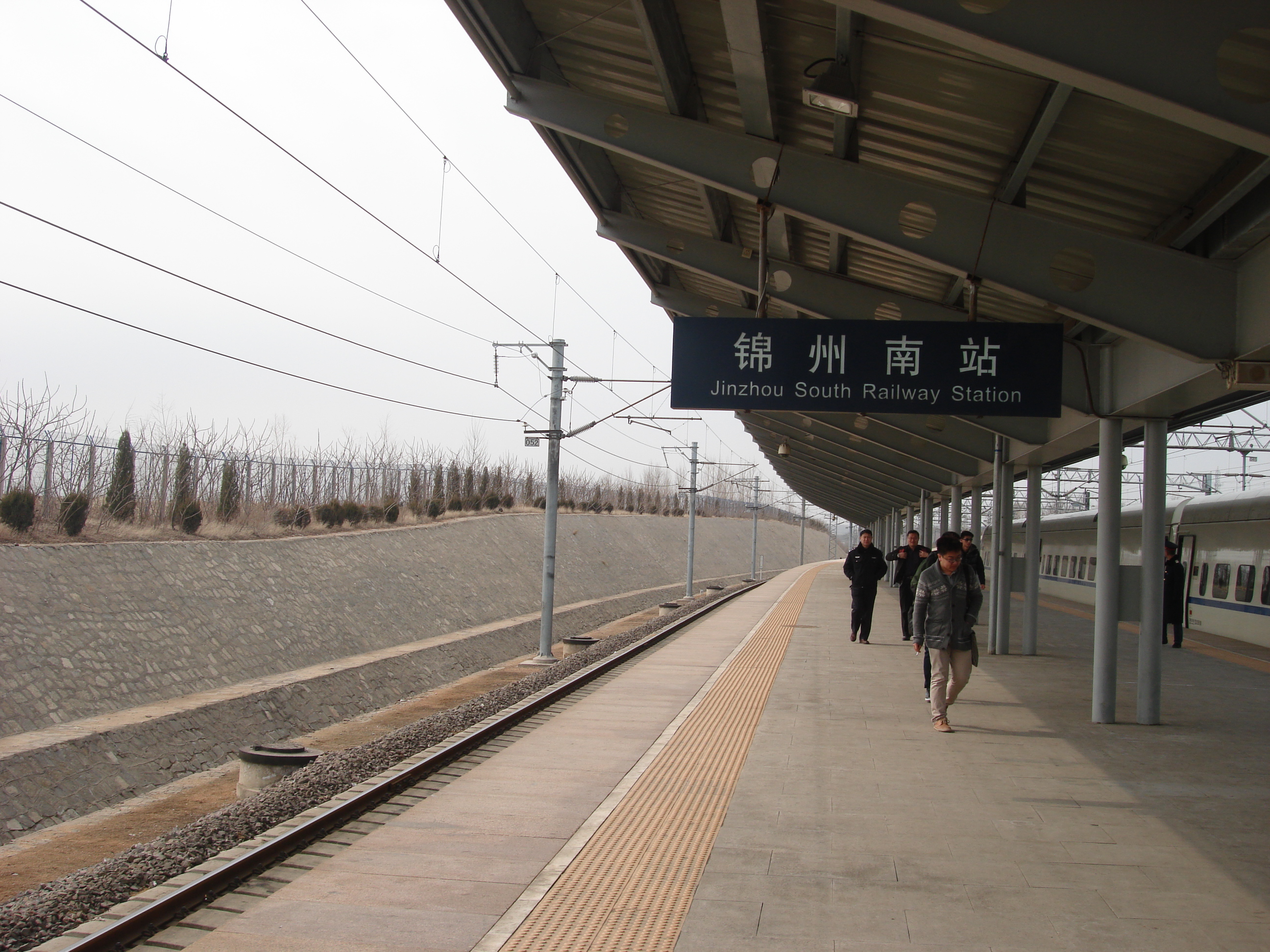  p>锦州南站(jinzhounan railway station)位于中国辽宁省锦州市太和