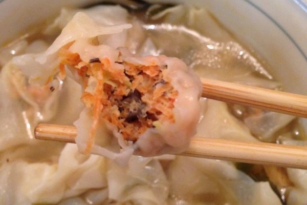 胡萝卜肉馅馄饨