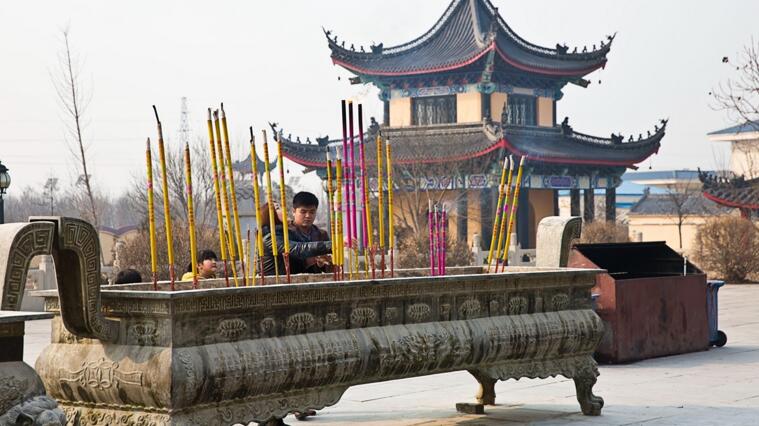  p>东五台寺位于天津市静海县双塘镇西双塘村,占地面积120亩,建筑面积