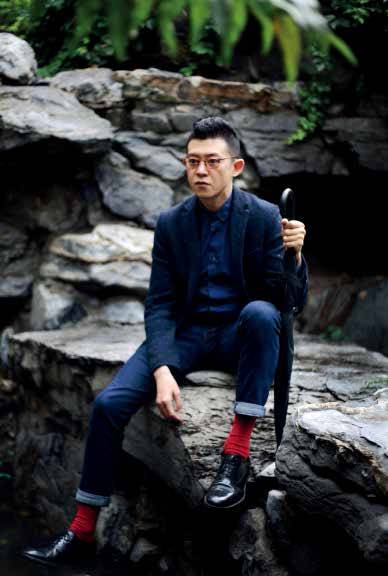 徐昂,1977年11月28日出生于北京,毕业于中央戏剧学院导演系1997级本科