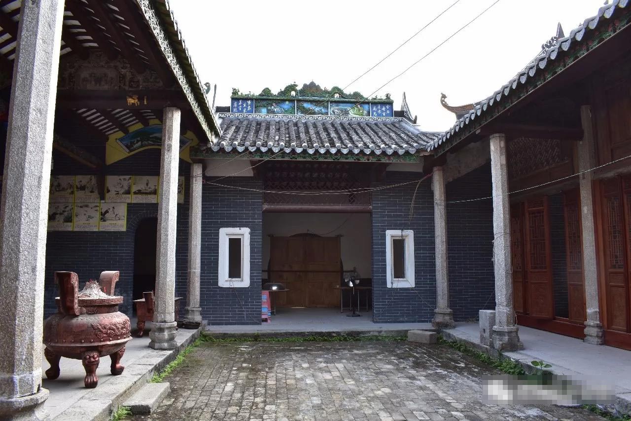  p>观珠镇位于广东省 a href="#" data-lemmaid="13780935">茂名市