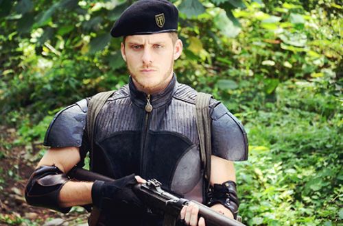 i>george christopher tronsrue /i>),出生于自美国芝加哥,美籍男演员