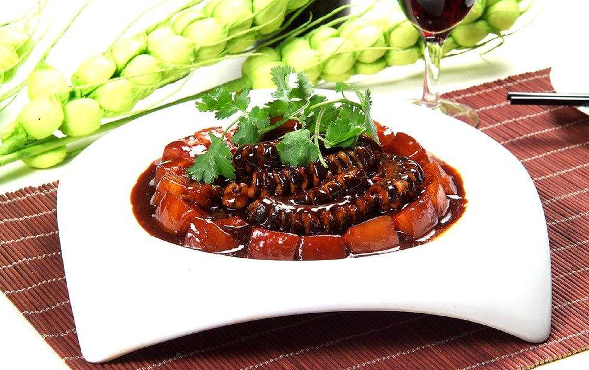  p>大烧马鞍桥(又称红烧马鞍桥)是江苏省的一道传统名菜,属于苏菜- a