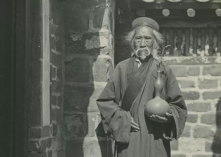 古代道士为什么喜欢远离闹市，在深山险峰中建道观_百科TA说
