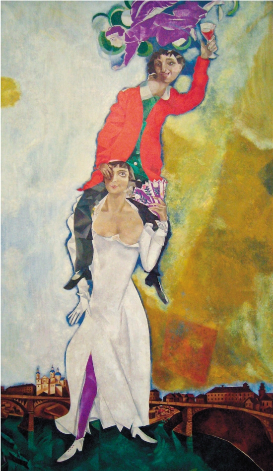 高举酒杯的双人像