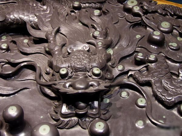  p data-id="gnb70fawx0">九龙至尊是一尊砚台的名称,此砚台砚面石质