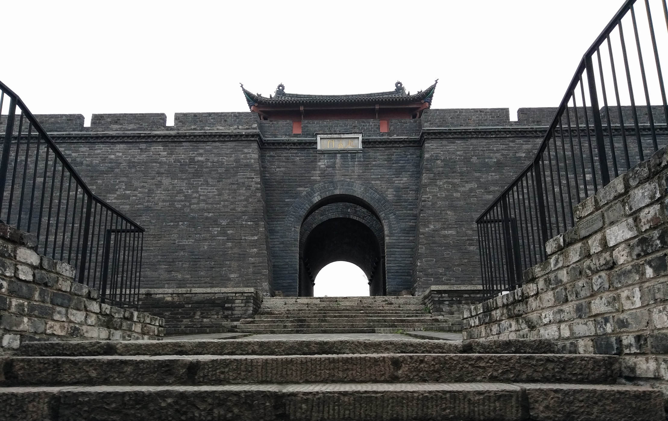  p>武汉起义门,位于湖北省武汉市武昌区首义路起义街,是全国重点文物