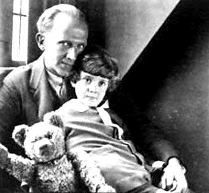 艾伦•亚历山大•米尔恩