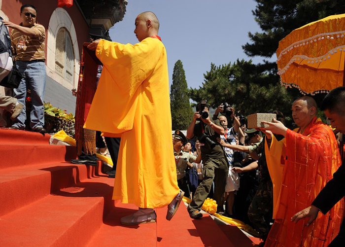  p data-id="gnx2soq2rx">果坚法师现为北京云居寺寺院管理委员会主任