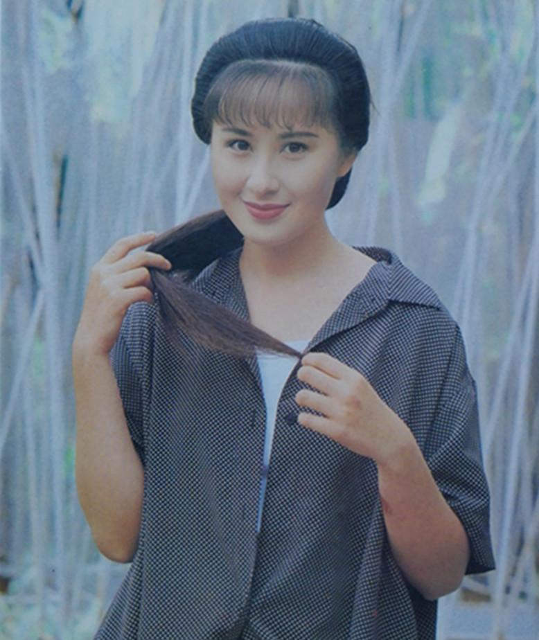  p>《一个偶然》是香港艺人江欣燕演唱的一首粤语单曲,该曲收录在1988