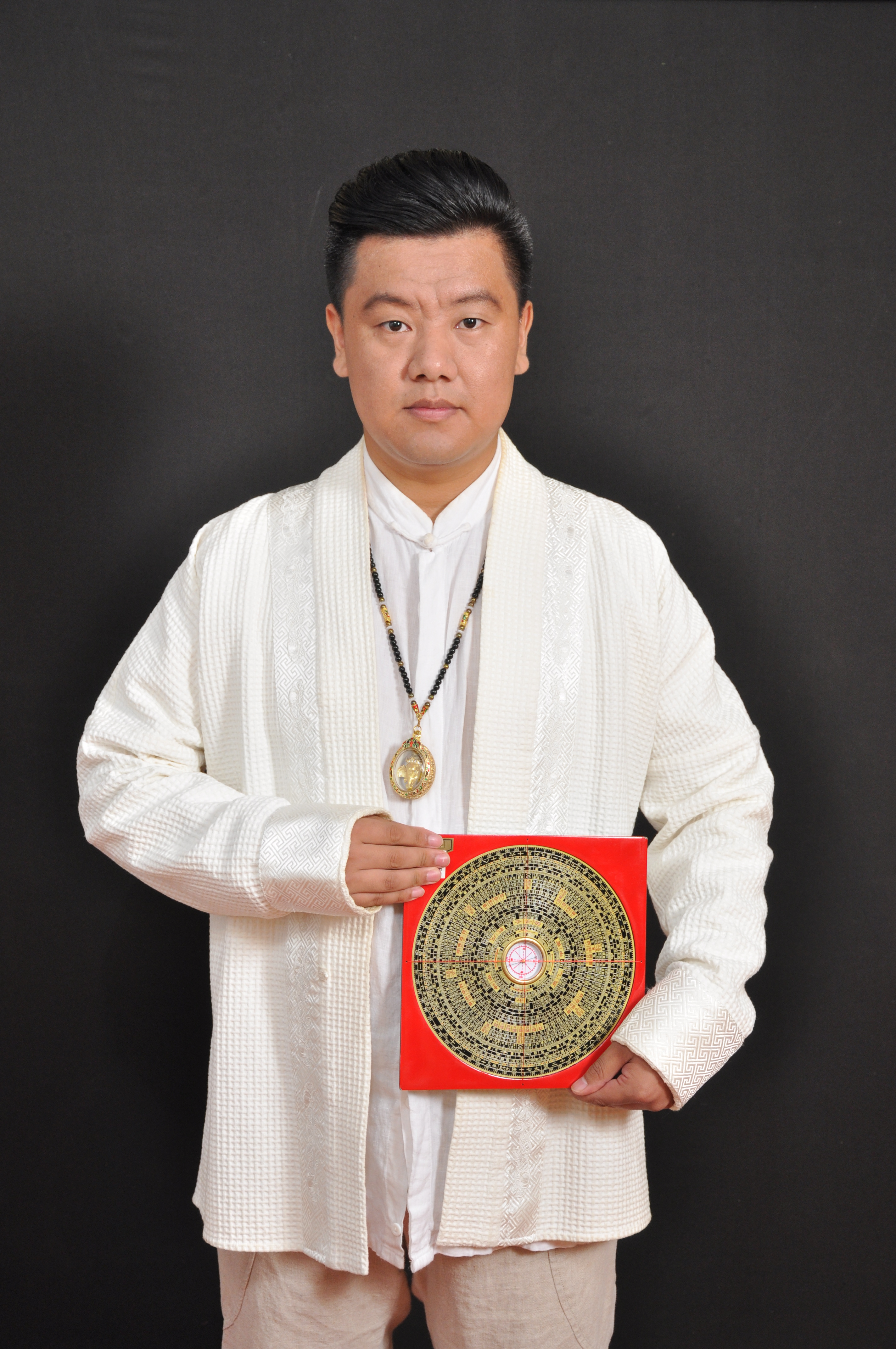  p data-id="gnb4lz1yny">刘津铭,原名刘禹辰,男,汉族.