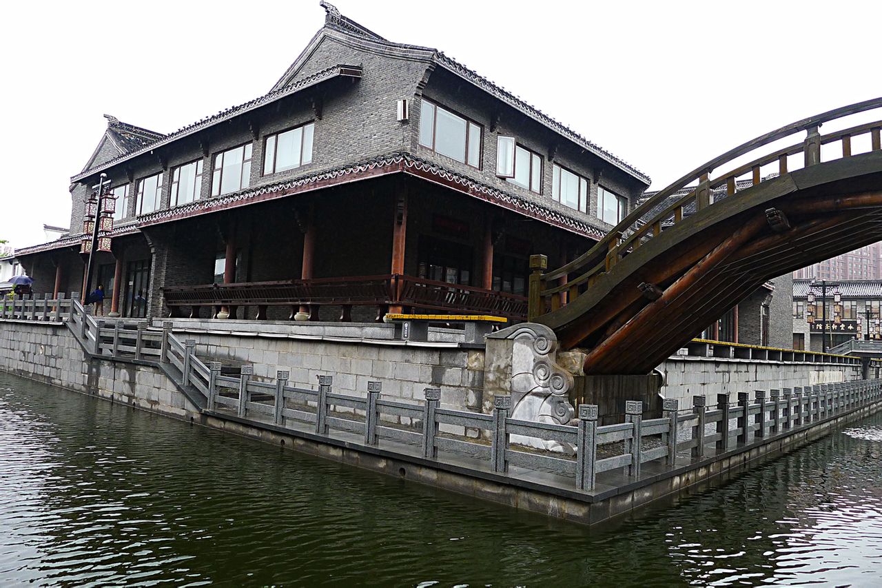  p>盐镇水街是盐城市海盐历史文化风貌区的重要组成部分,位于 a href=