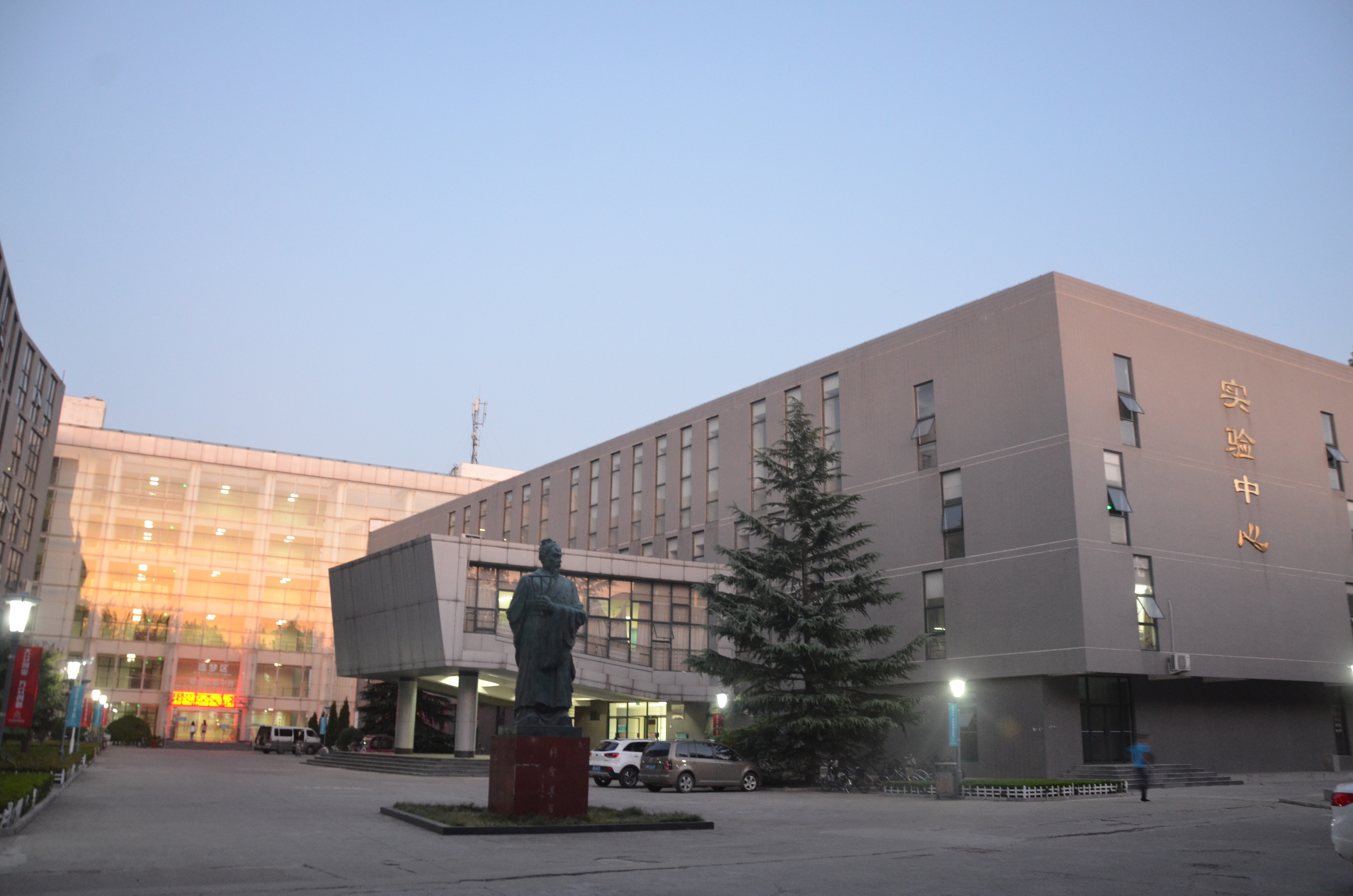  p>曲阜师范大学(qufu normal university),简称曲阜师大,位于 a