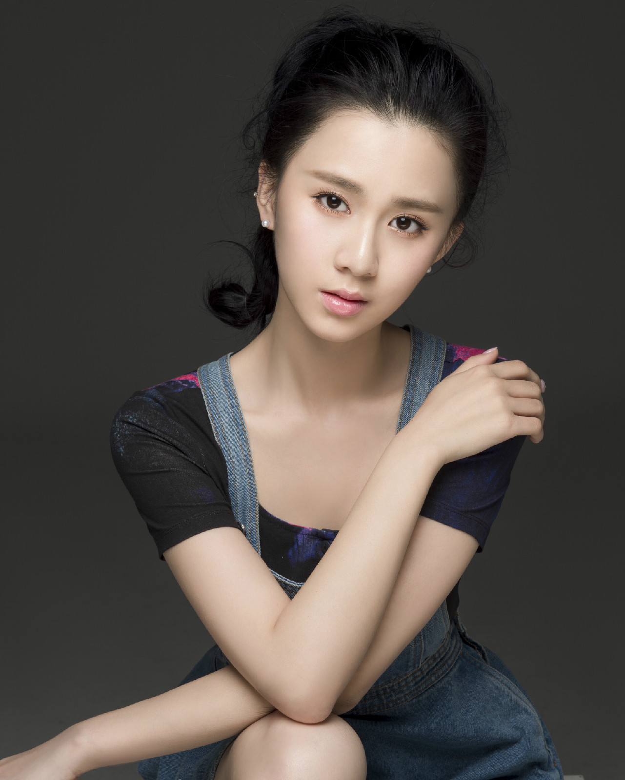 ">关芯,出生于湖北省黄石市,毕业于中央戏剧学院,中国内地影视女演员