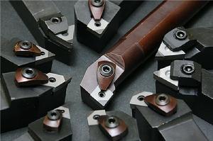  p>车刀是用于车削加工的,具有一个切削部分的 a href="#" data-lemma