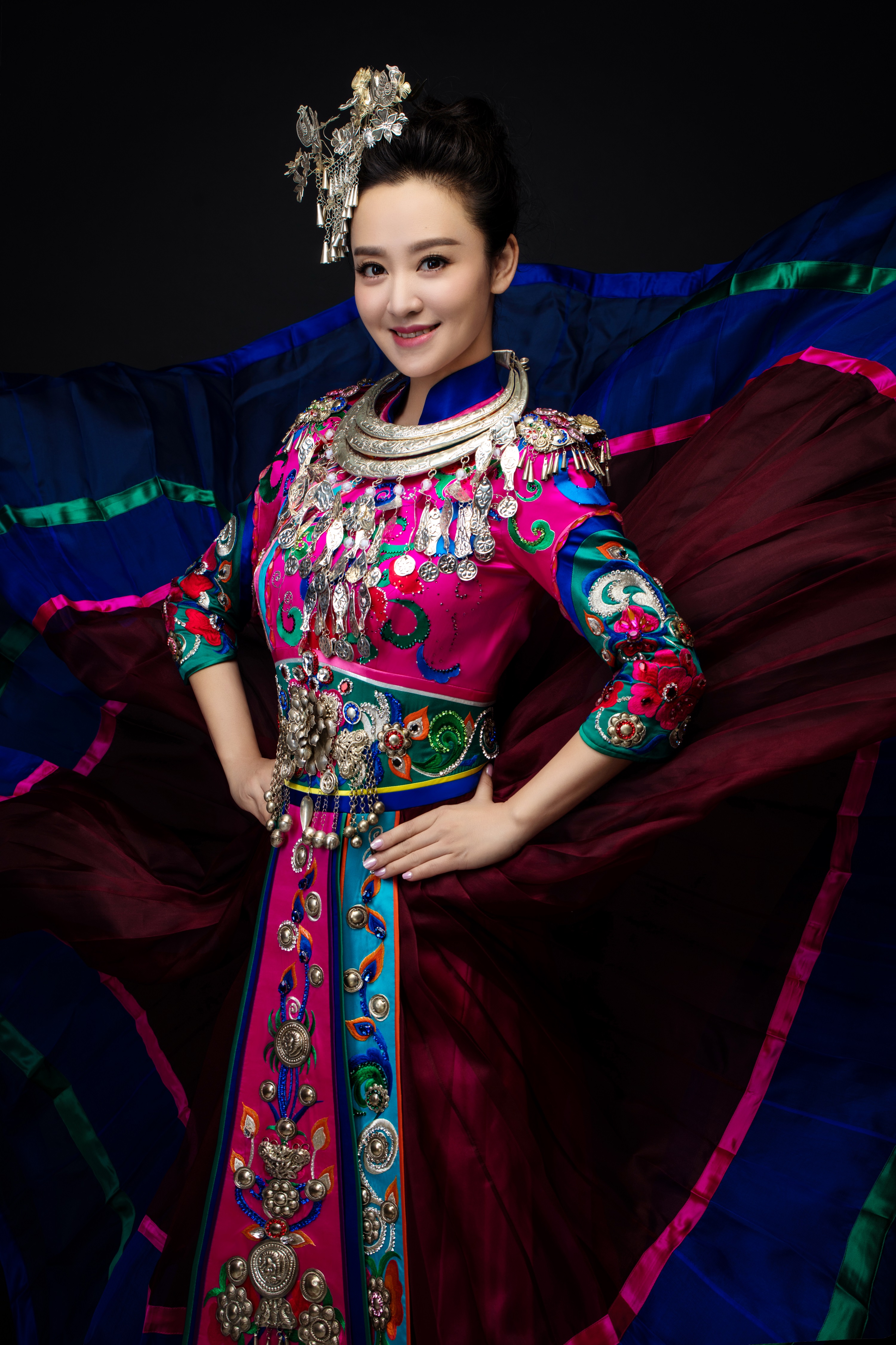  p>周旋又名(周咏旋),浙江杭州人, a target="_blank" href="/item