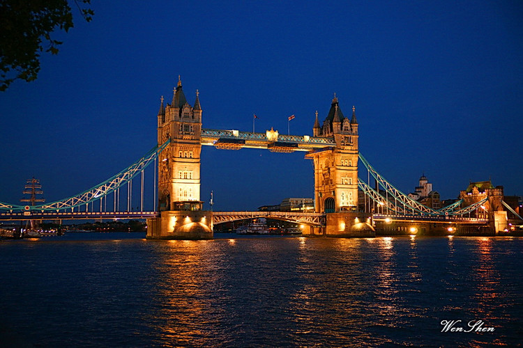  p>伦敦塔桥(tower bridge),是一座上开 a target="_blank" href="