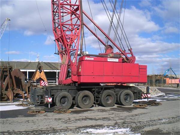  p>轮胎式起重机俗称 a target="_blank" href="/item/轮胎吊/190622"