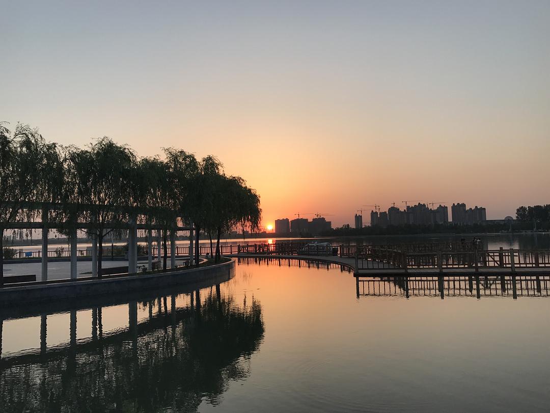 无论春夏秋冬,更替的是四季,不变的是凤湖绚丽的生态自然之美