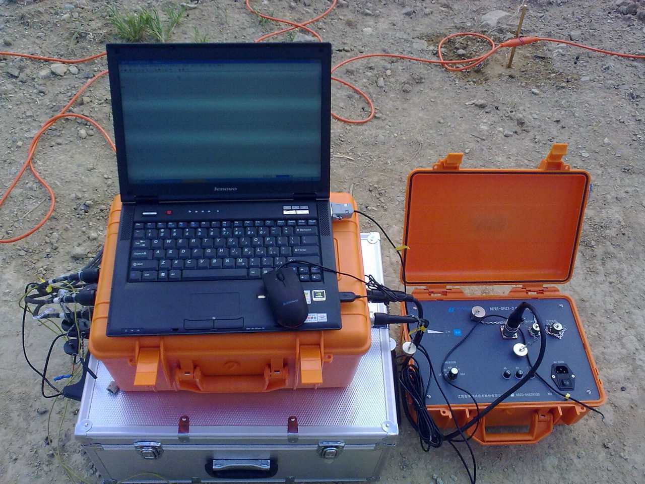  p>电法勘探是根据地壳中各类岩石或矿体的电磁学性质( 如导电性,导