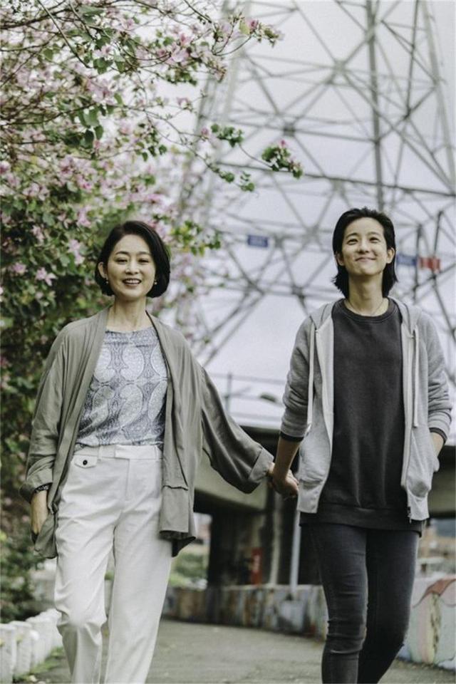 刘瑞琪：23岁成名，当红时因病暂退，40岁不到即成“母亲专业户”_百科TA说