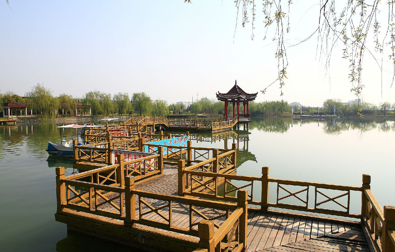  p>益林人民公园,位于阜宁县益林镇新兴路(东侧)18号,占地180亩,园门