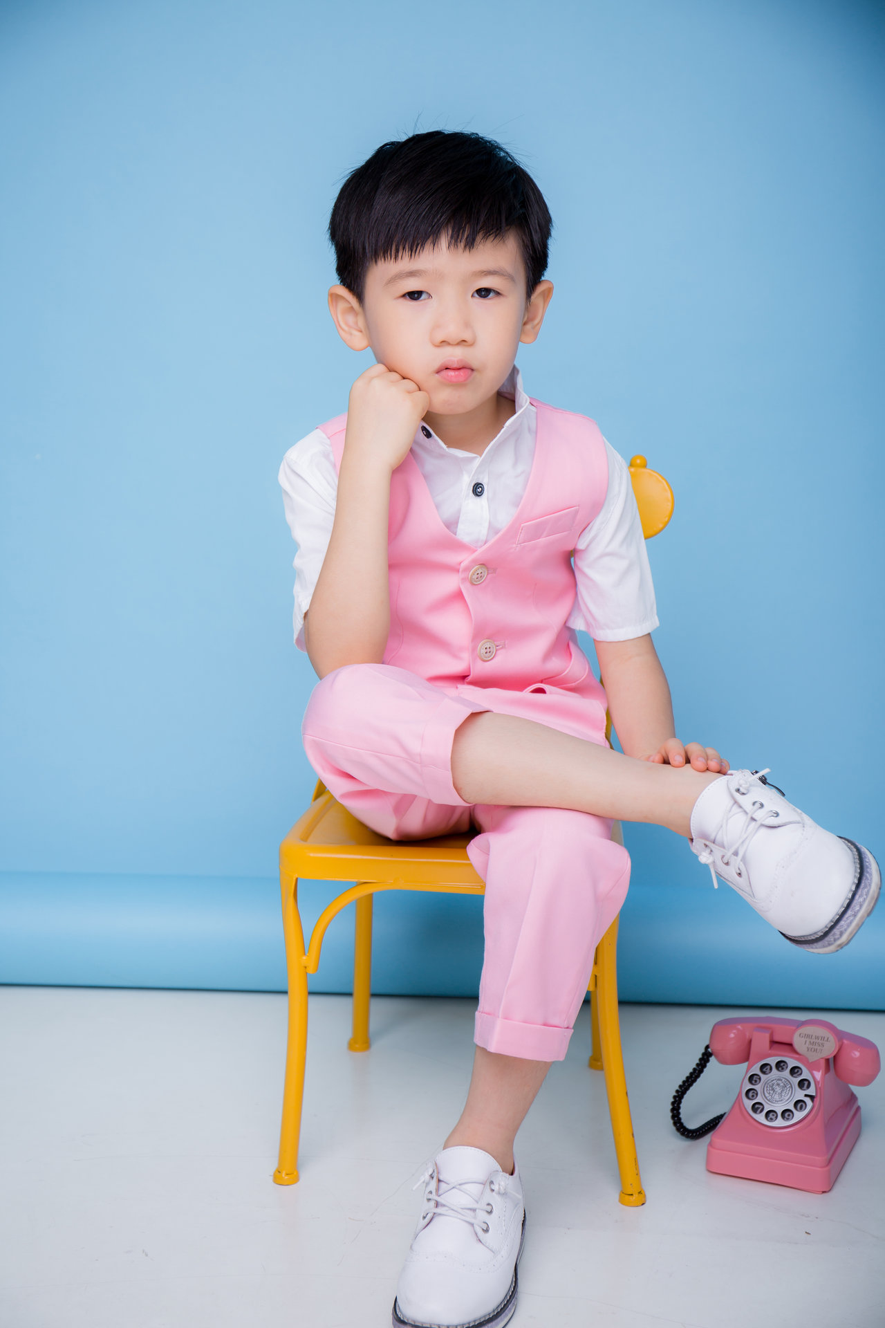 代表作品《 a target="_blank" href="/item/花公鸡/20468882" data