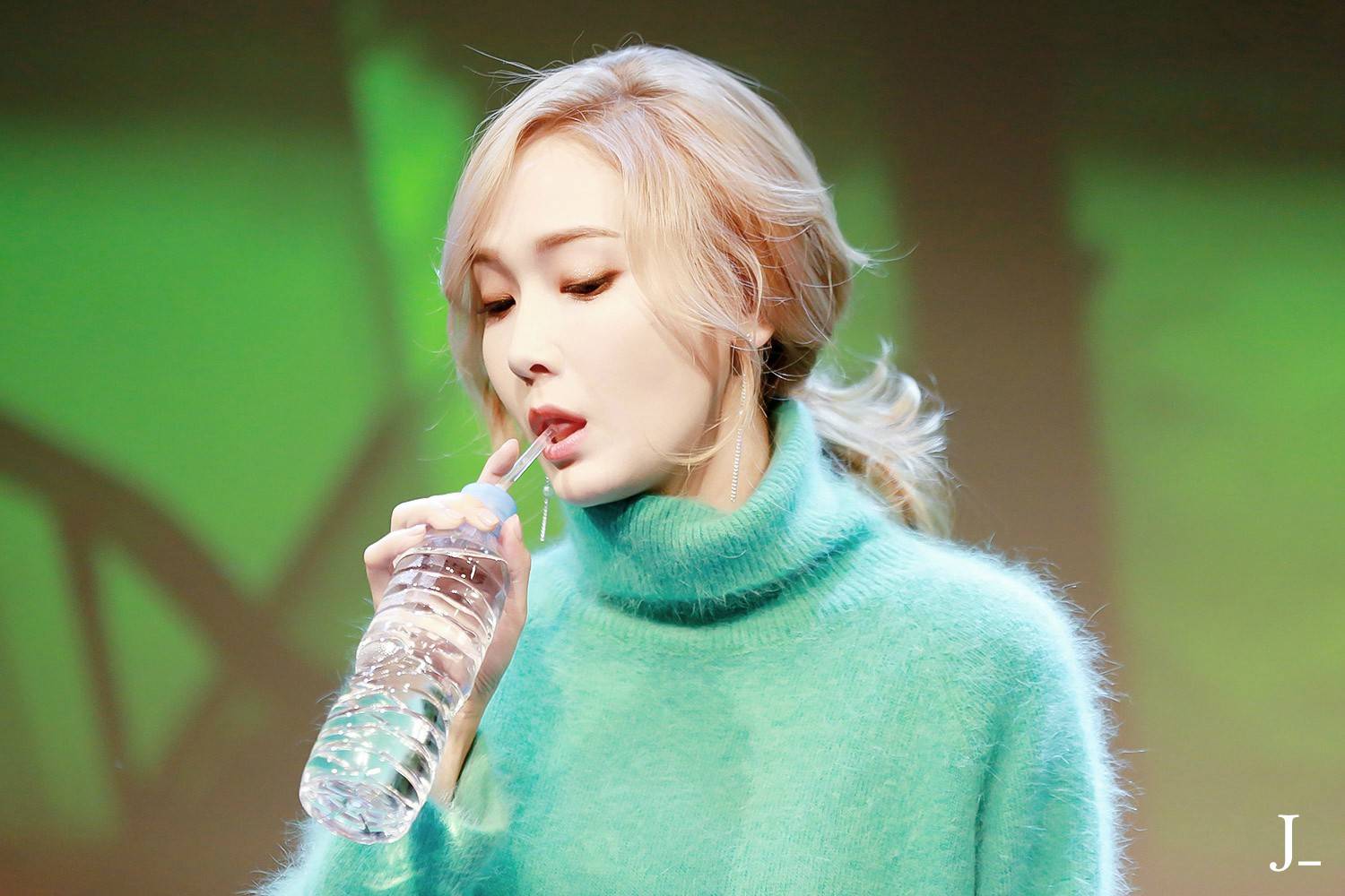  p>郑秀妍(jessica jung),1989年4月18日出生于美国加利福尼亚州