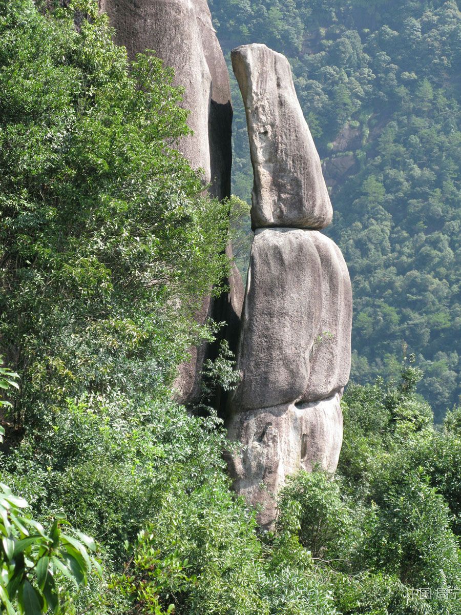  p>石笋(stalagmite),为 a target="_blank" href="/item/碳酸钙