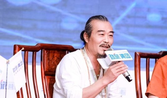  p data-id="swswlrcofnmh">九丁,原名曹可,歌伦贝尔文化发展有限公司