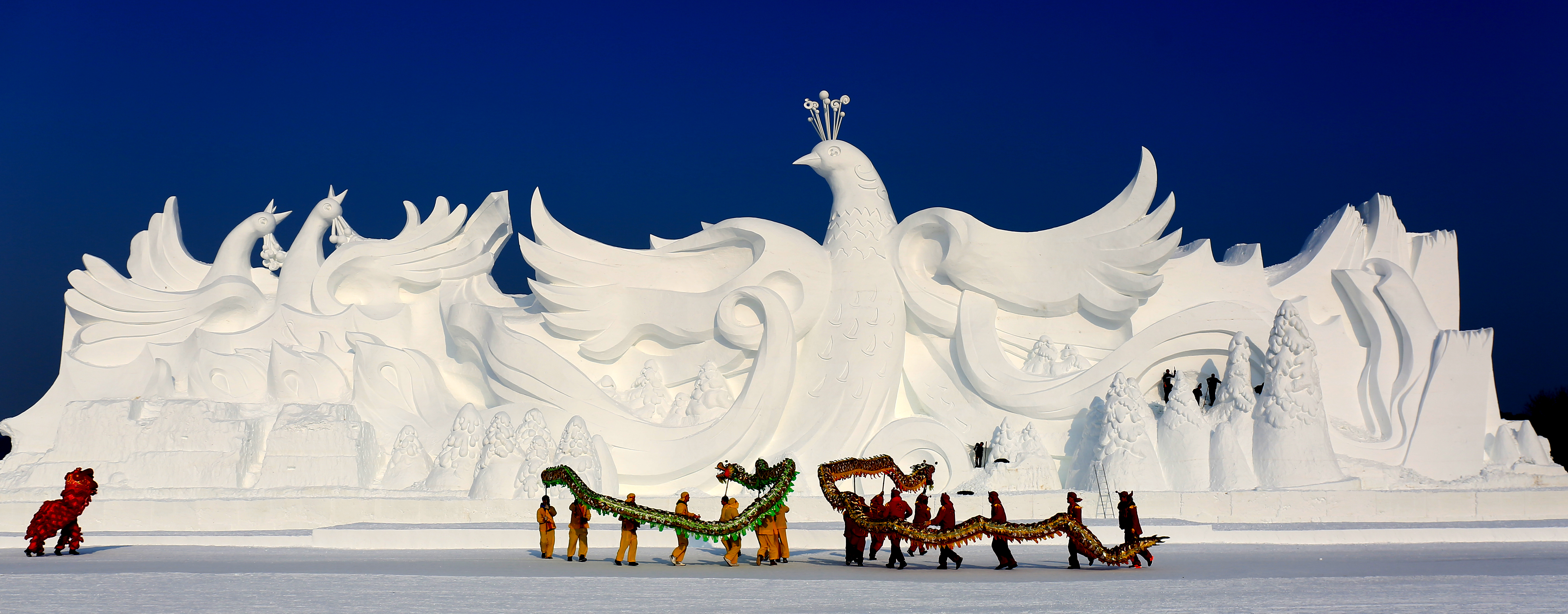 净月潭 /a>国家级风景名胜区冬季重点打造的大型互动体验式主题雪雕园
