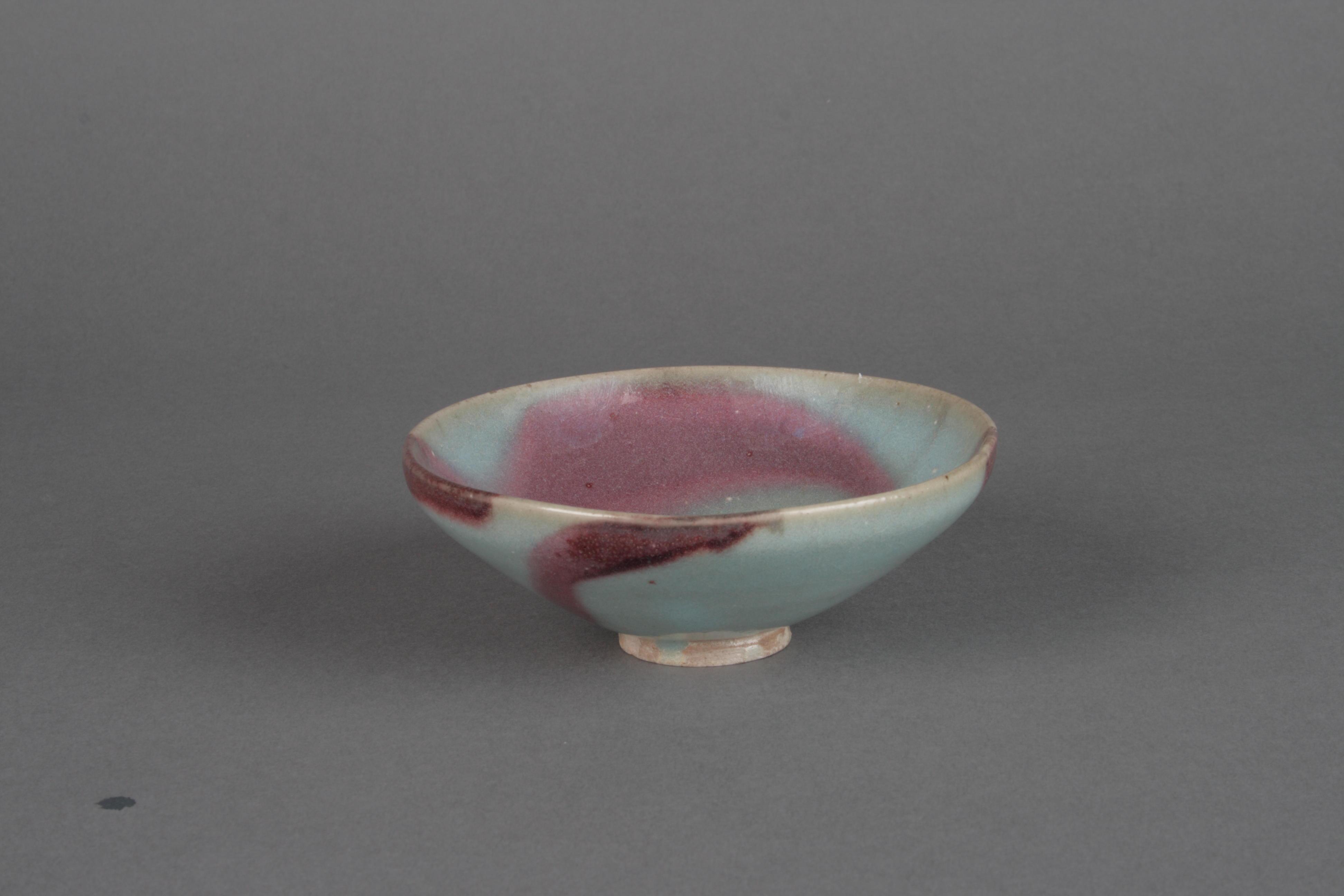  p data-id="gn3djb65hn">天蓝釉红斑碗是元代钧窑瓷器,现收藏于河北