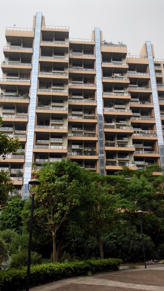 位置在南城中心广场华凯豪庭旁