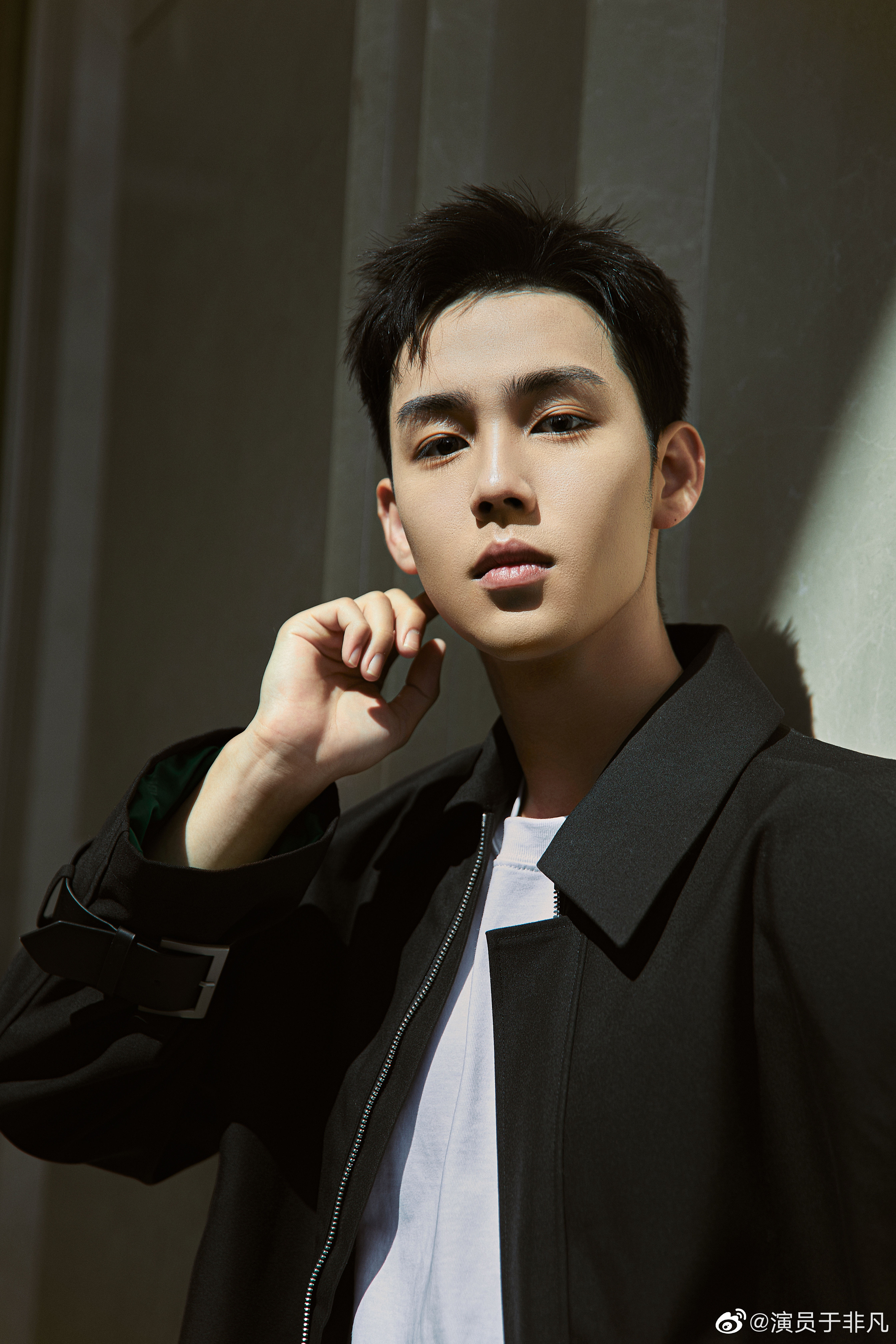  p data-id="gnbi93bntw">于非凡,原名于了一,1