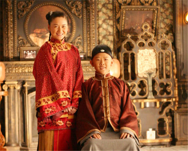 36岁的“童星”侯祥：9岁停止发育，与妻子同框常被认成“母子”_百科TA说