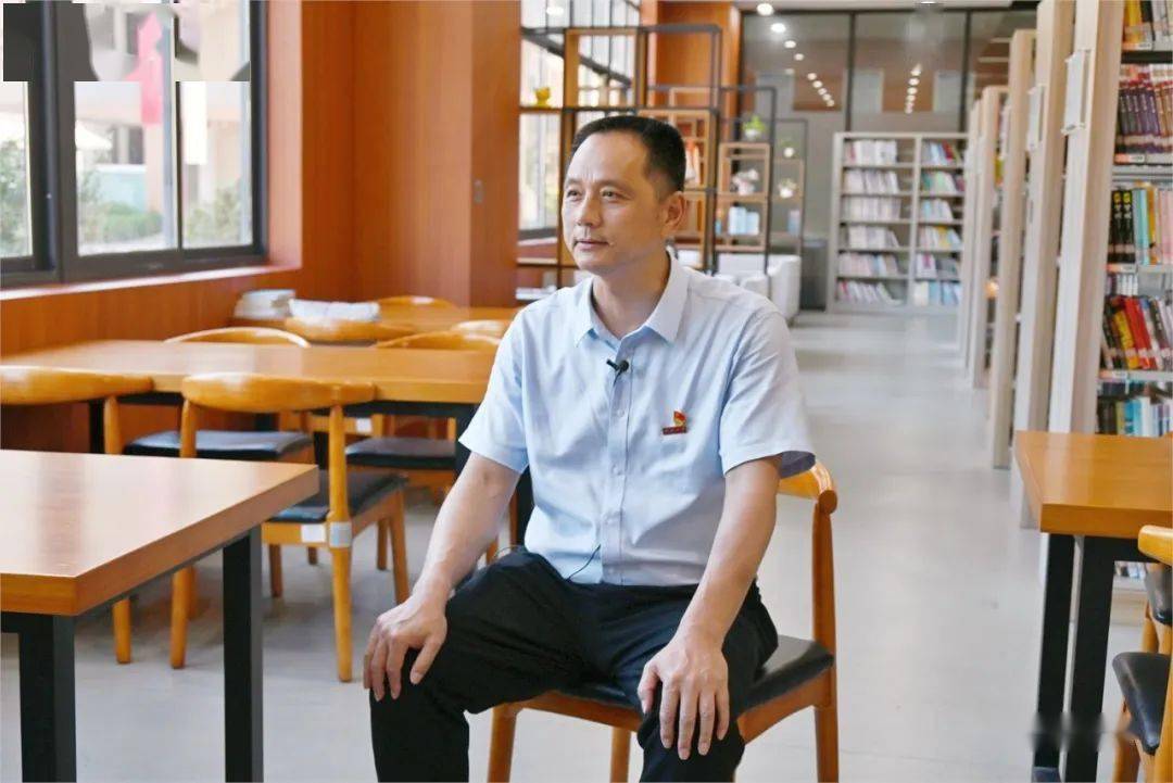 男,汉族,曾任福建省闽侯县第二中学副校长,闽侯县第四中学校长,白沙