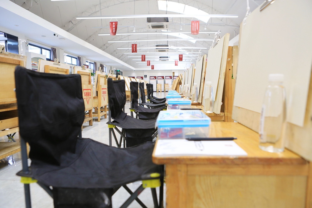  p>华卿画室隶位于北京市通州区宋庄镇佰富苑18号,属于 a target="