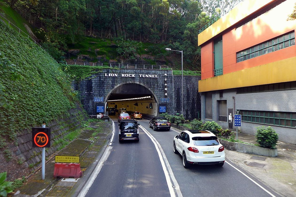  p>狮子山隧道 (英文:lion rock tunnel),简称狮隧,是中国香港最早
