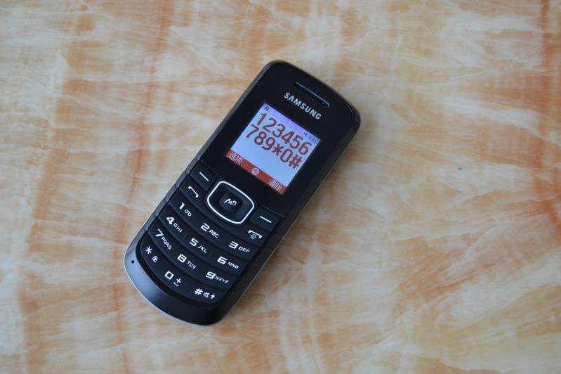  p>三星e1080是2009年上市的一款128×128像素的1.