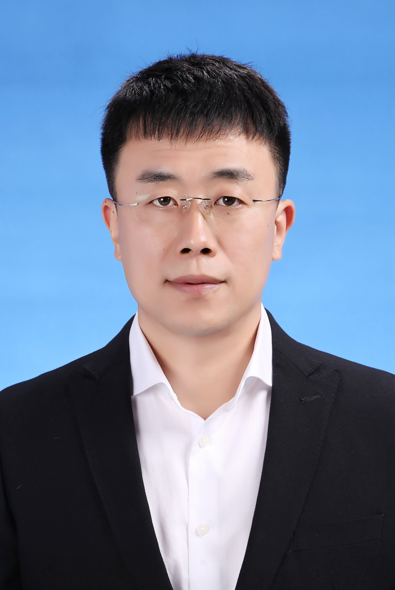 韩建,男,满族,1985年2月生,大学学历,中共