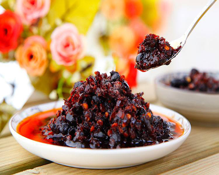  p>豆豉辣子是以尖辣椒,黑豆豉,葱姜为主要原料制作的菜品. /p>