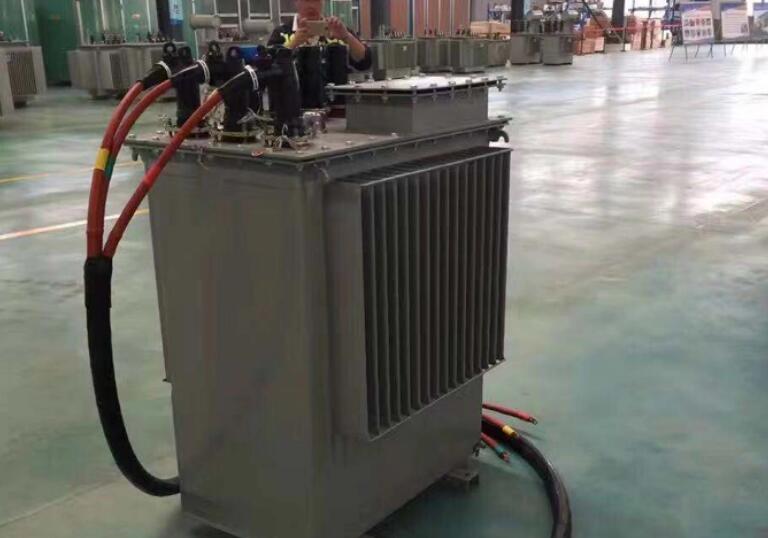  p>地埋式变压器分成地上和地下二部分,适合城市环境(安装在地下室或