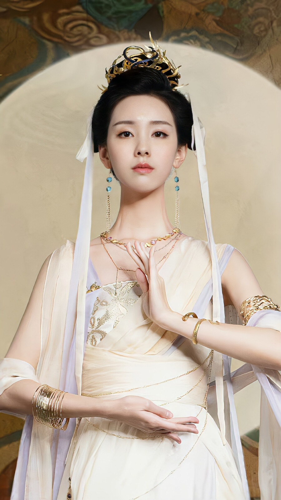 古装仙侠电视剧《长月烬明》以及衍生作品中的角色,由陈都灵饰演